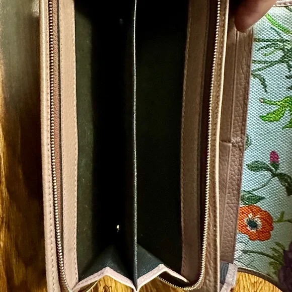 GUCCI pink calfskin wallet - Picture 8 of 9